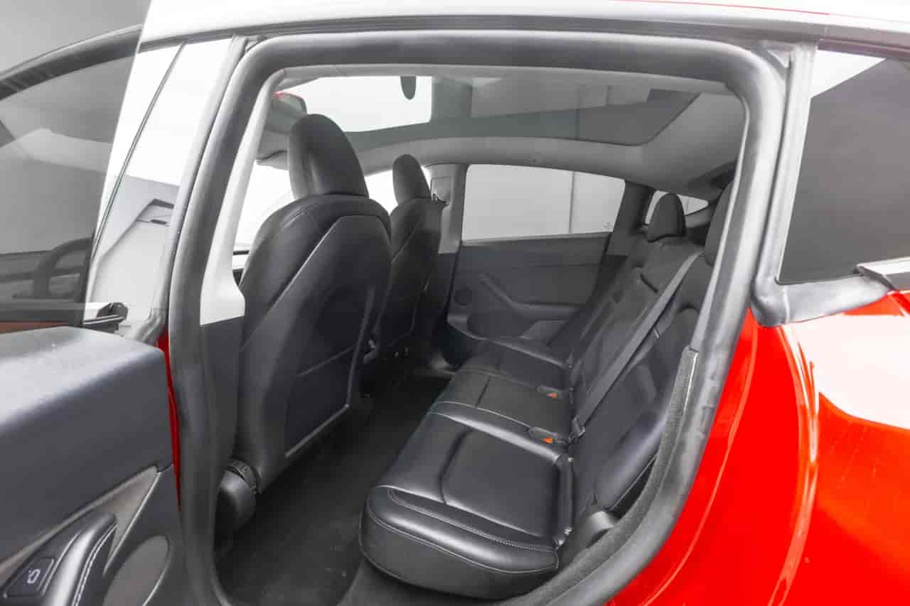 TESLA Model Y - 8