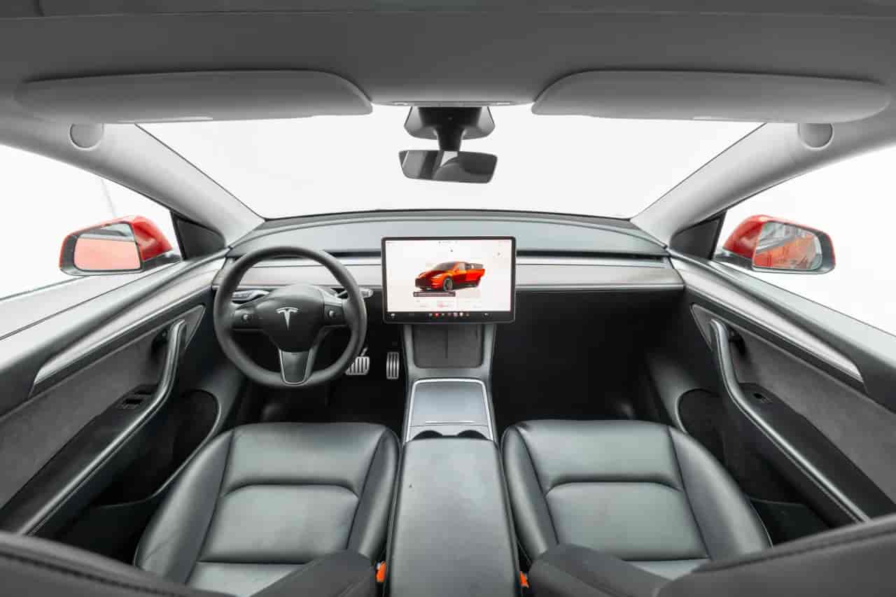 TESLA Model Y - 9