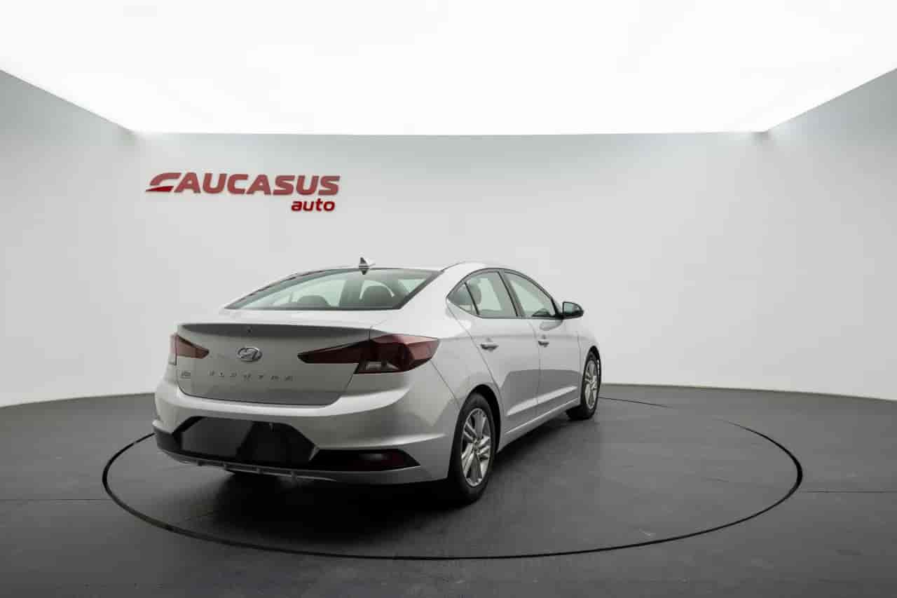 HYUNDAI Elantra - 4