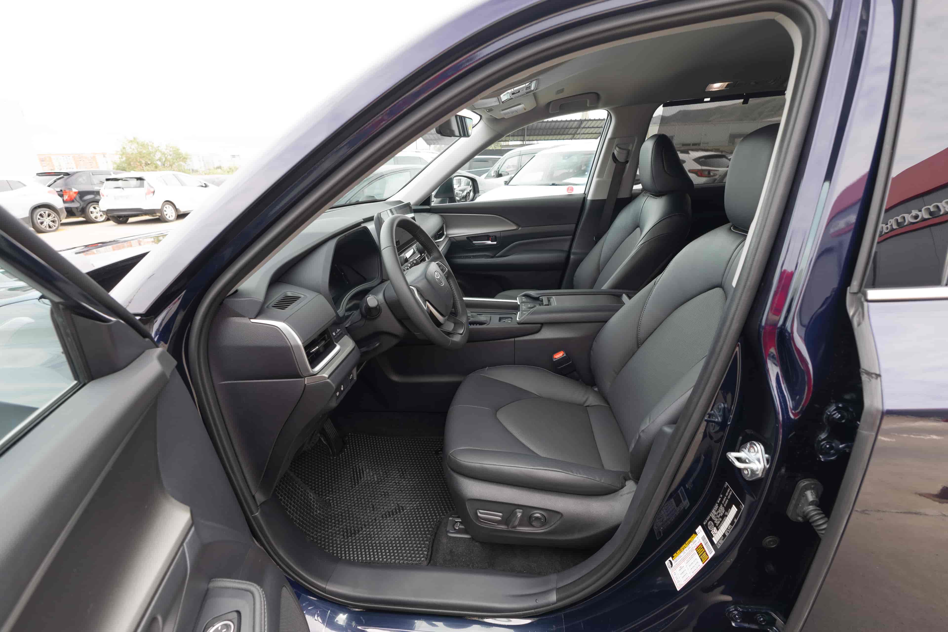 TOYOTA Grand Highlander - 10