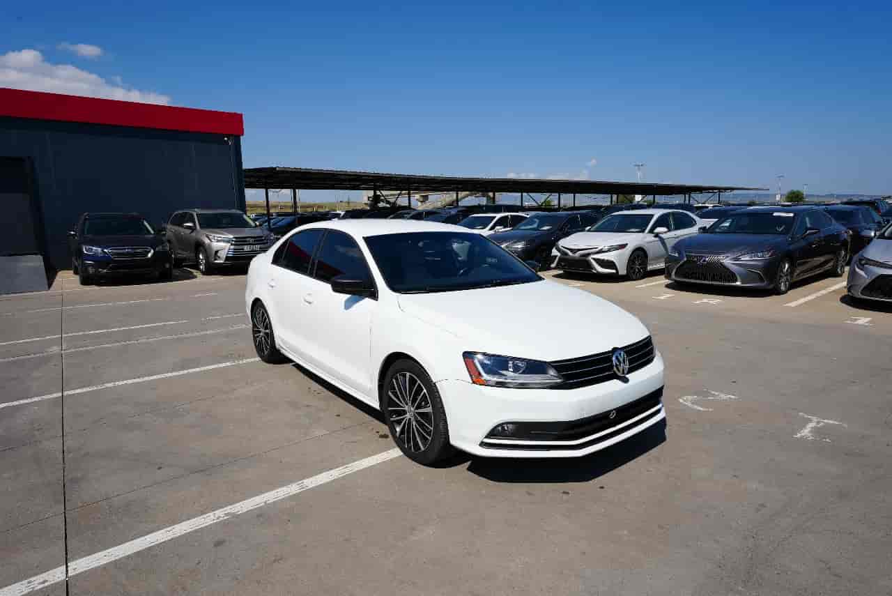 VOLKSWAGEN Jetta - 3