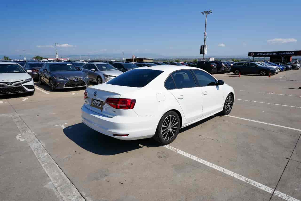 VOLKSWAGEN Jetta - 4