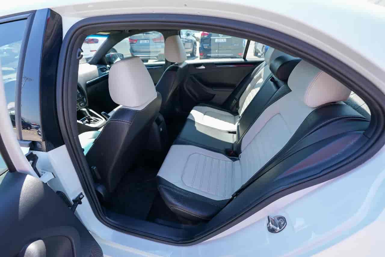 VOLKSWAGEN Jetta - 8