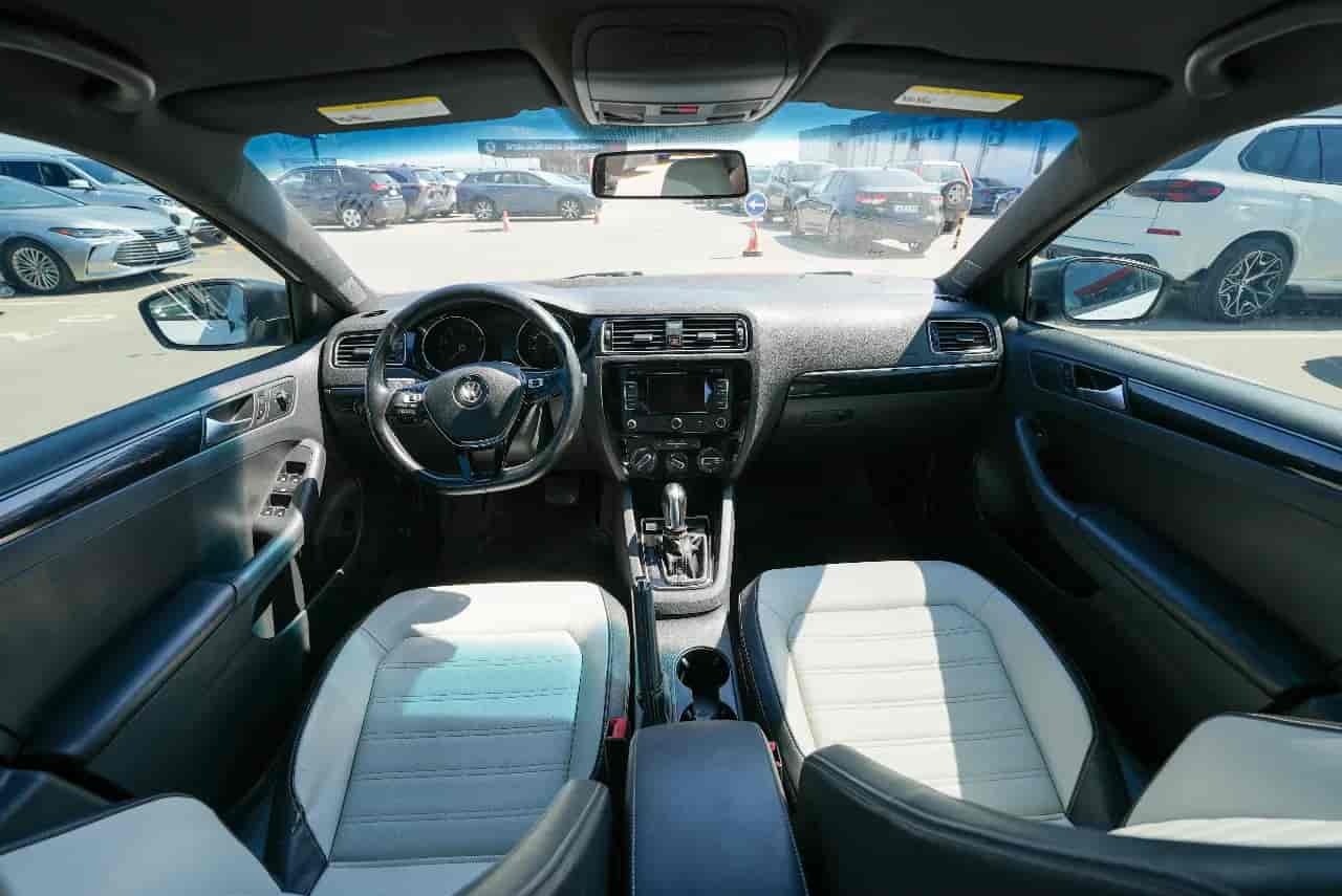 VOLKSWAGEN Jetta - 9