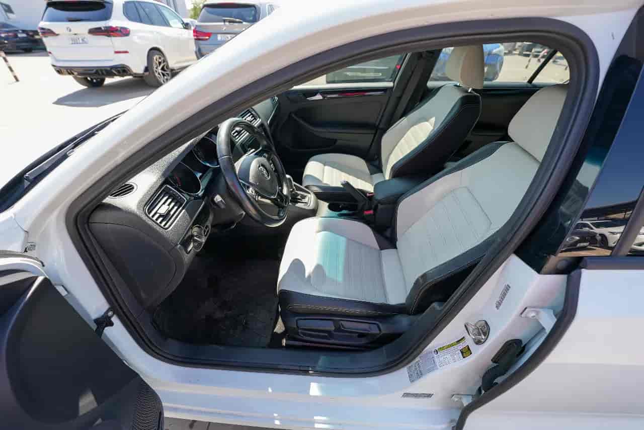 VOLKSWAGEN Jetta - 10
