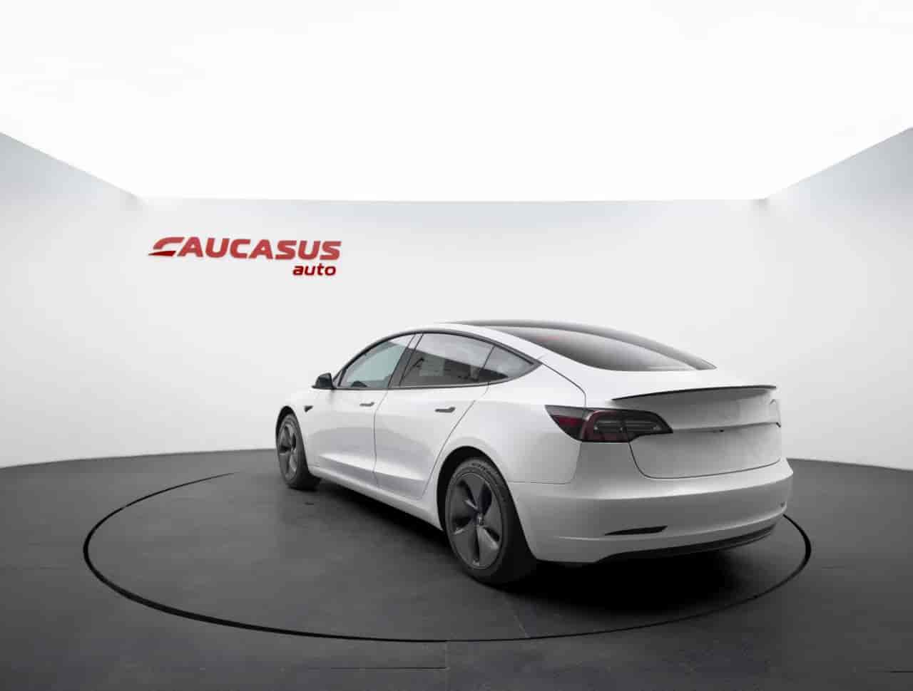 TESLA Model 3 - 4