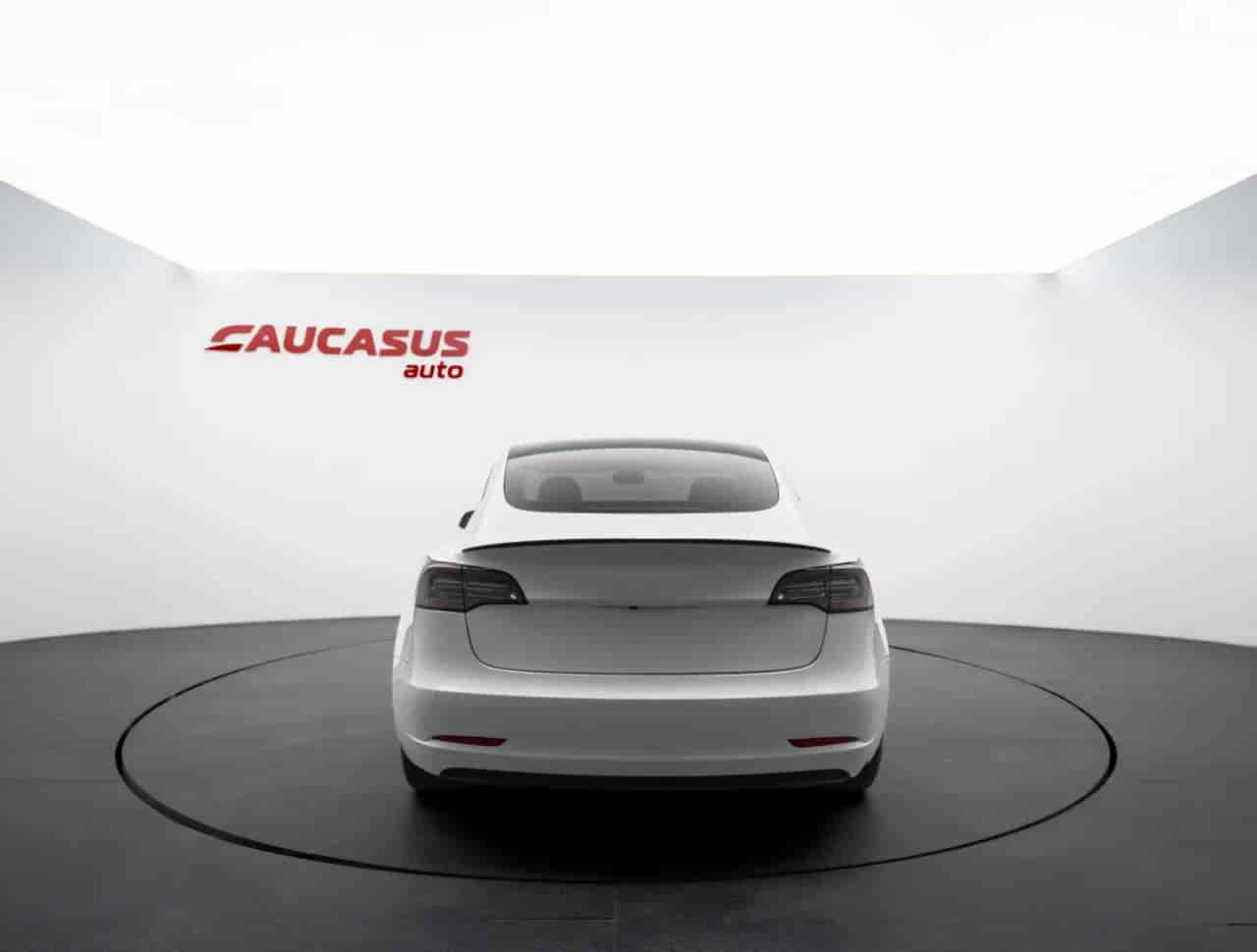 TESLA Model 3 - 5