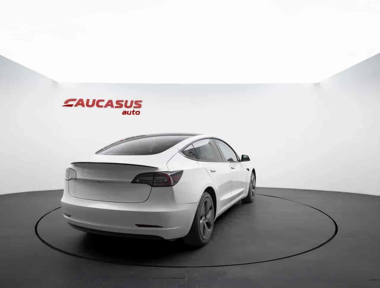 TESLA Model 3 - 6