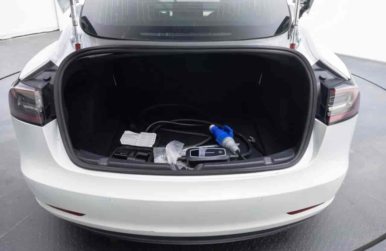 TESLA Model 3 - 7