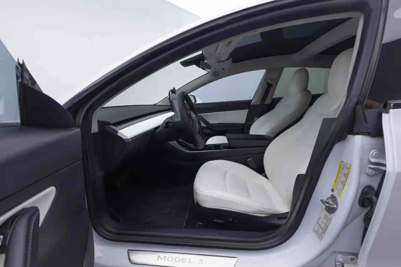 TESLA Model 3 - 10