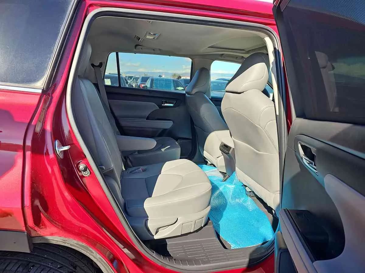 TOYOTA Highlander - 7