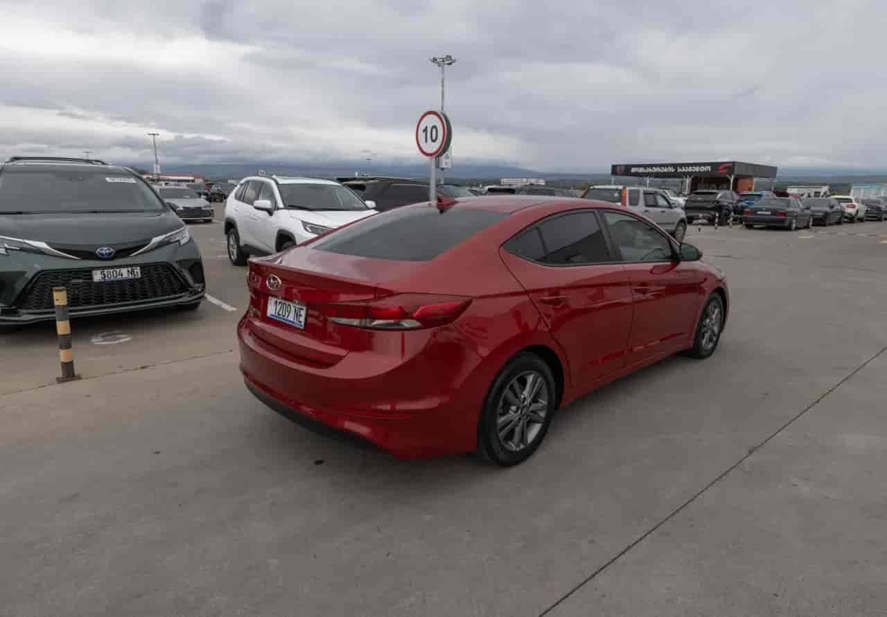 HYUNDAI Elantra - 4