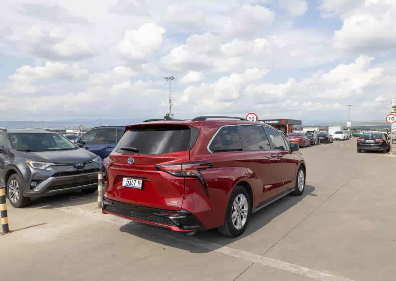 TOYOTA Sienna - 4