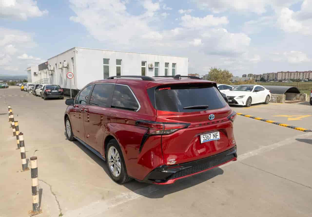 TOYOTA Sienna - 6