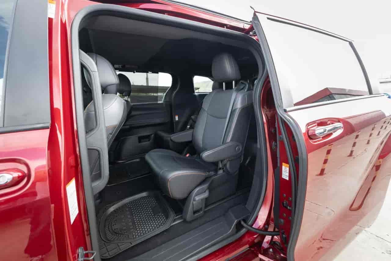 TOYOTA Sienna - 8