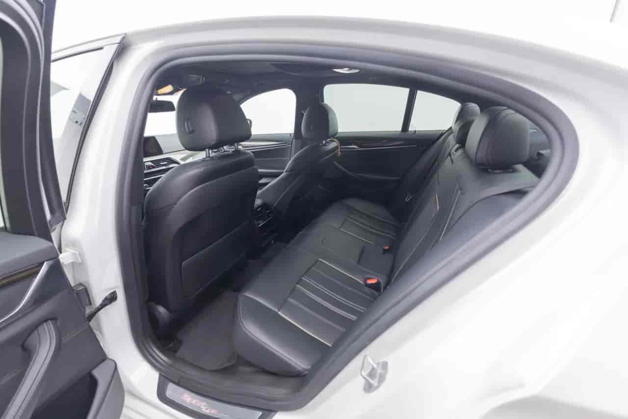 BMW 540i - 8