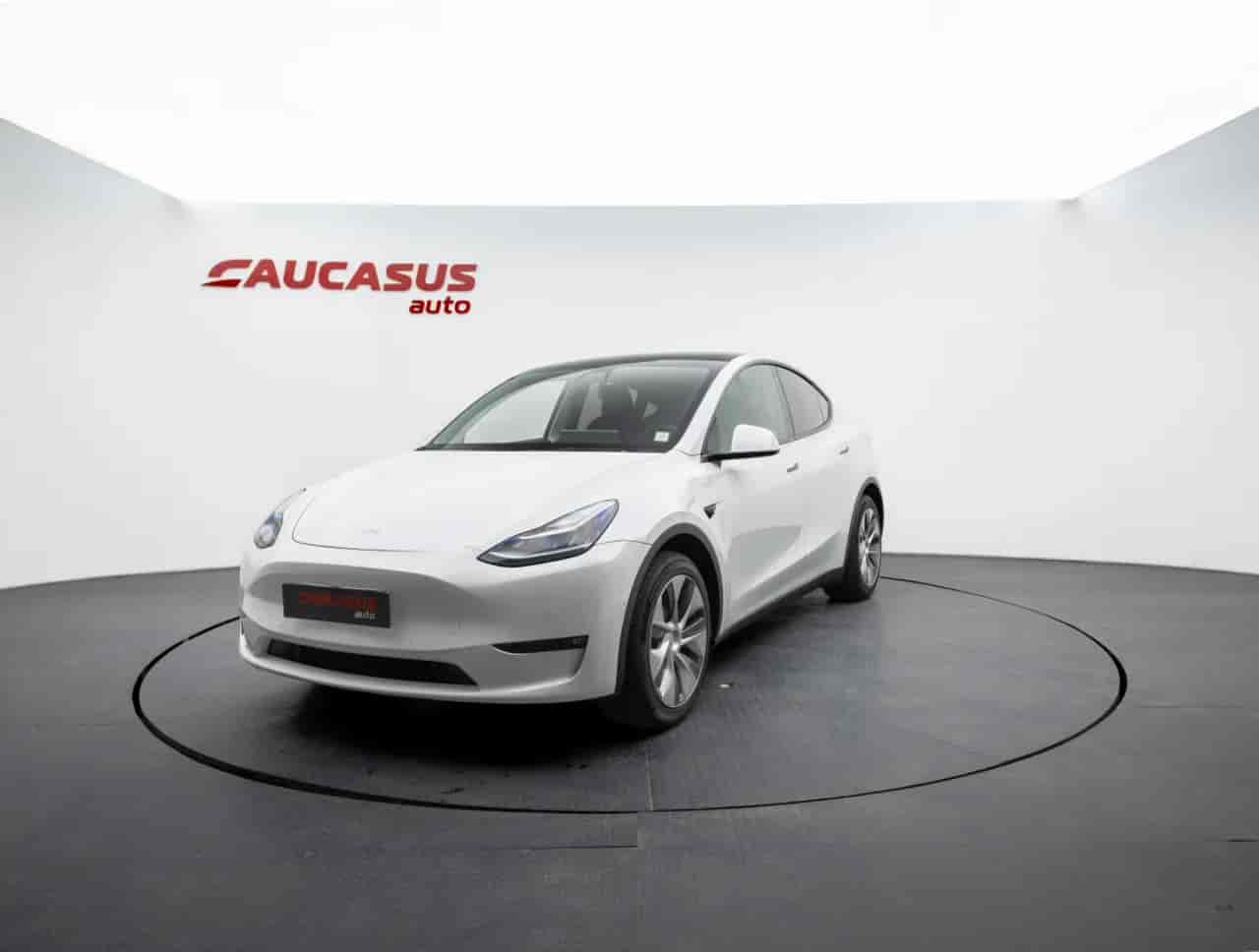 TESLA Model Y - 1