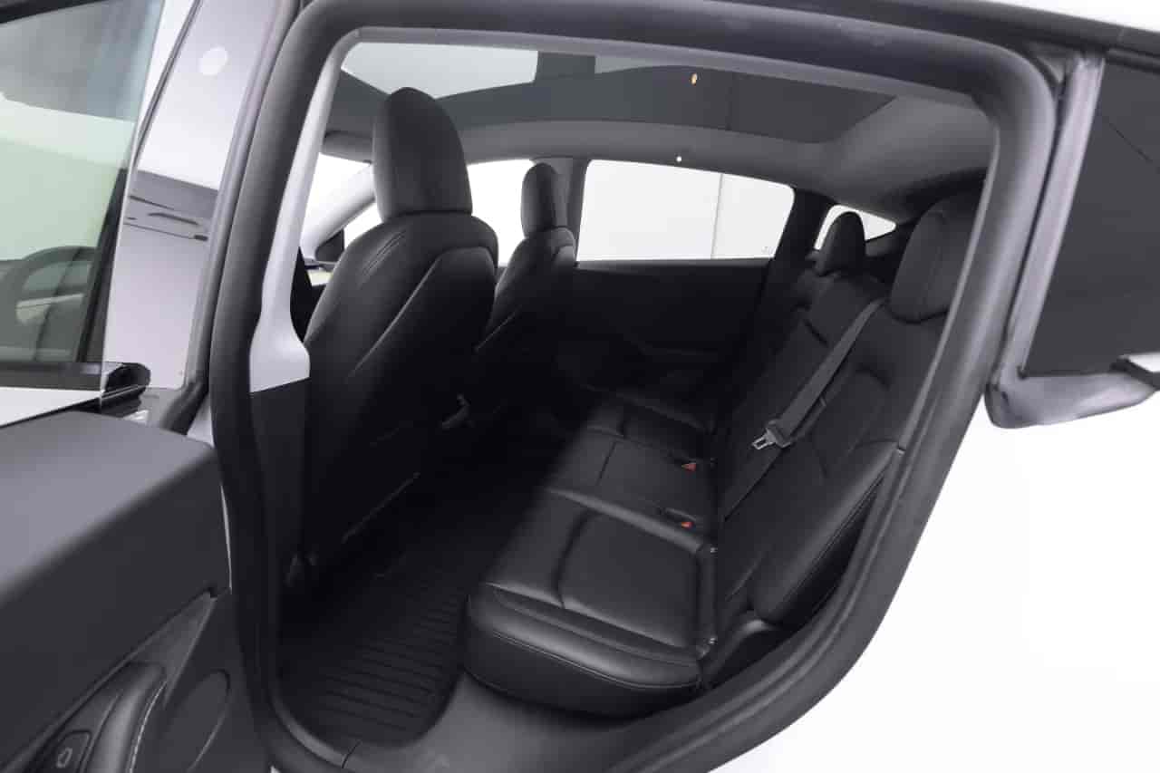 TESLA Model Y - 8
