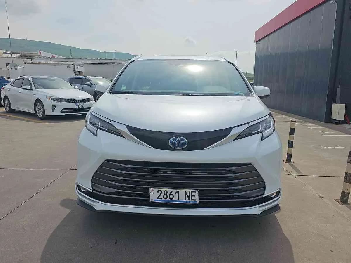 TOYOTA Sienna - 2