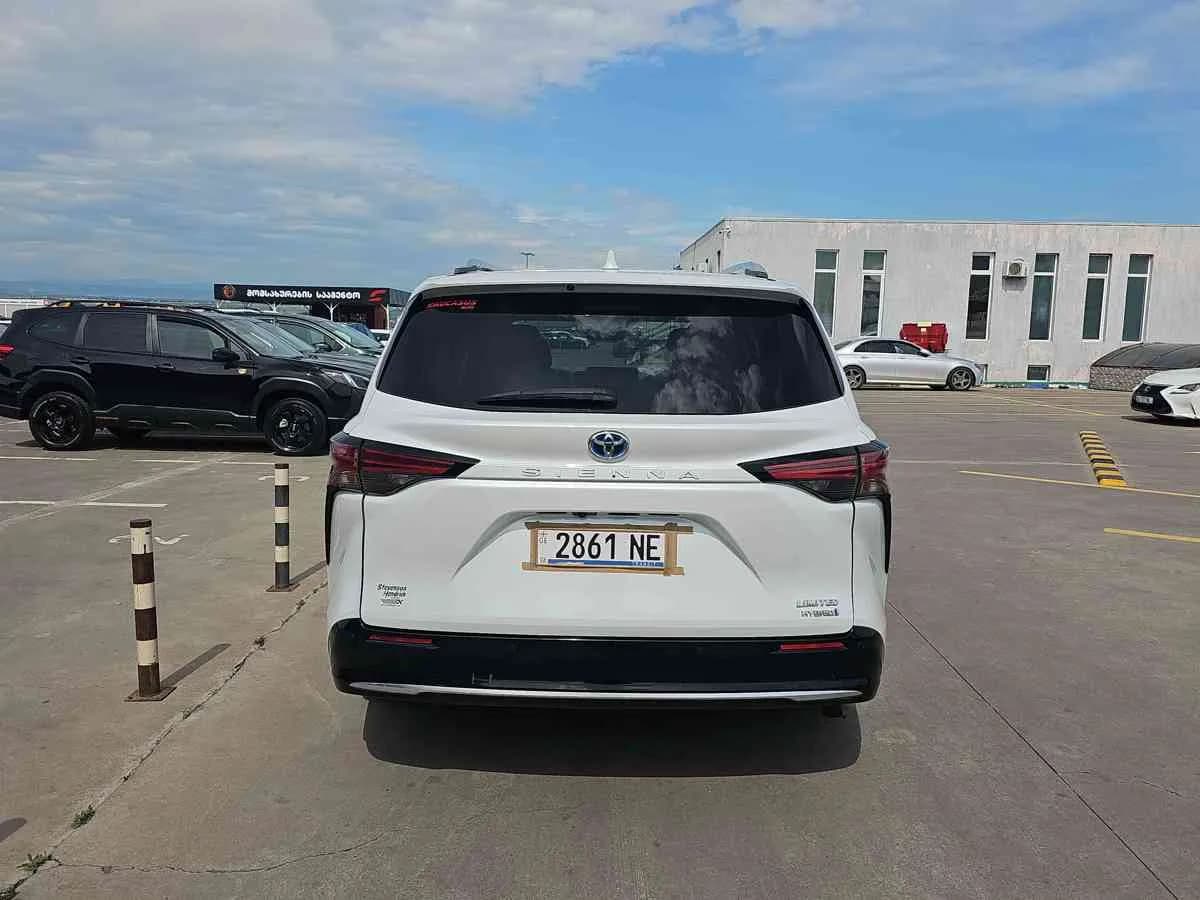 TOYOTA Sienna - 5