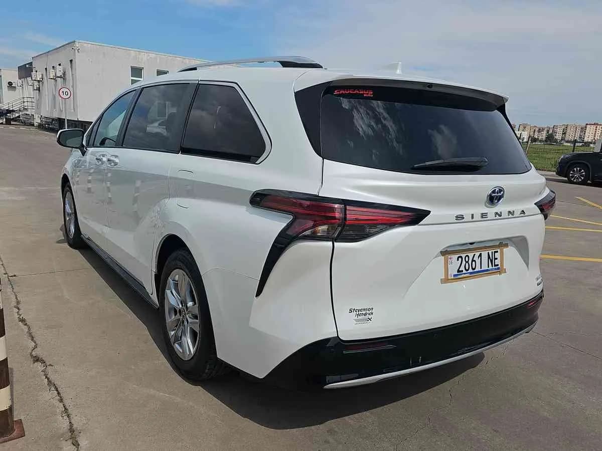 TOYOTA Sienna - 6