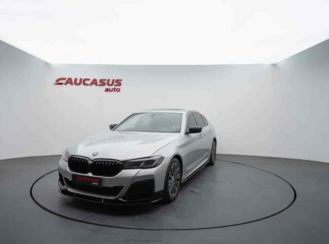 BMW 5-Series - 1