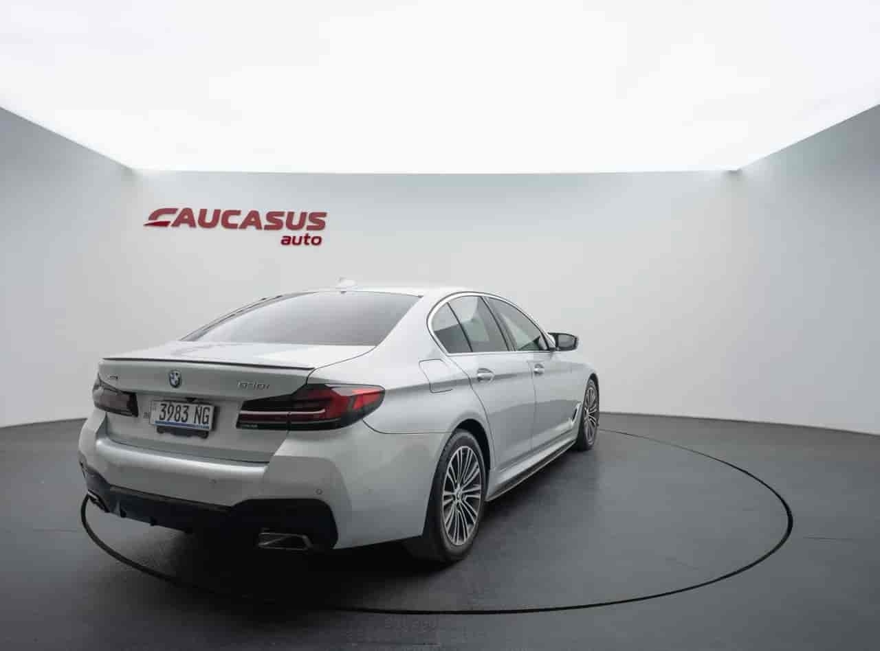 BMW 5-Series - 4