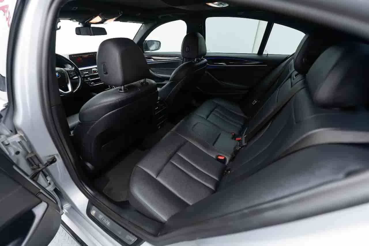 BMW 5-Series - 8