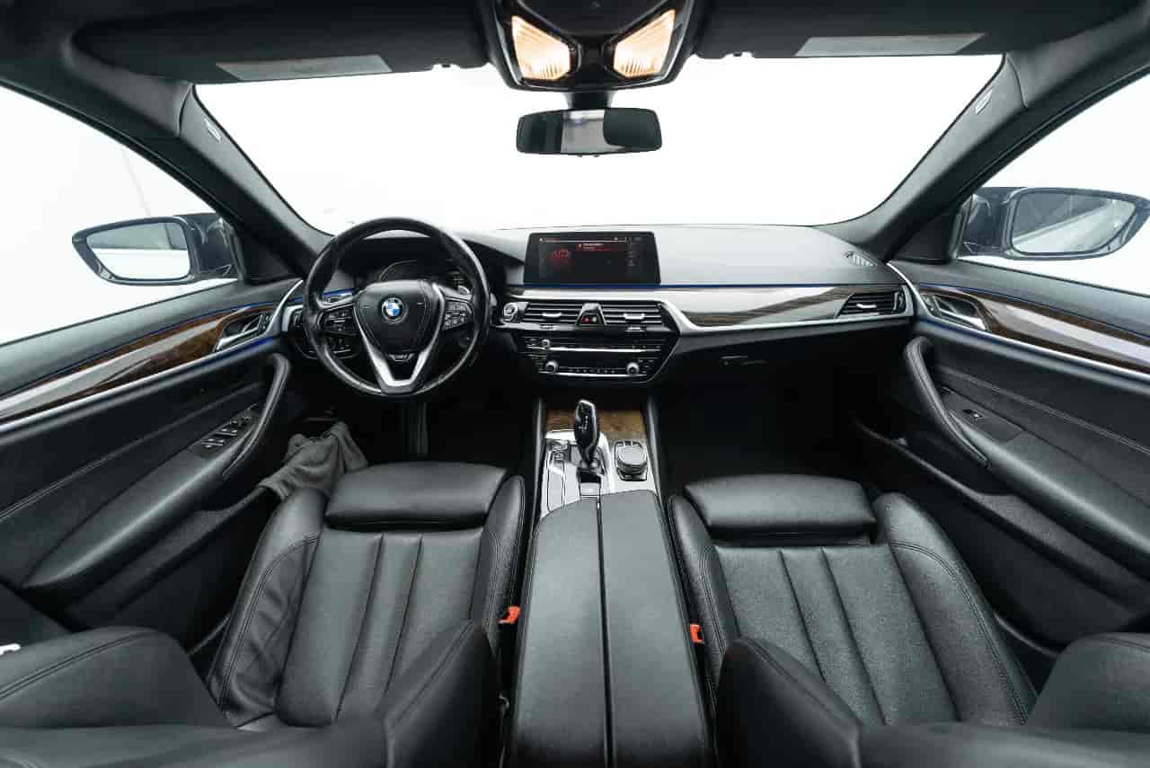BMW 5-Series - 9