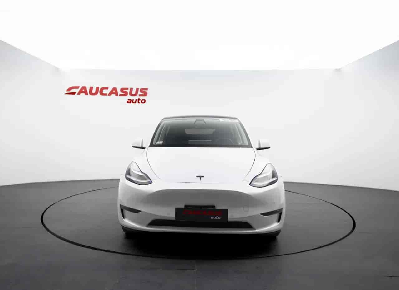 TESLA Model Y - 2