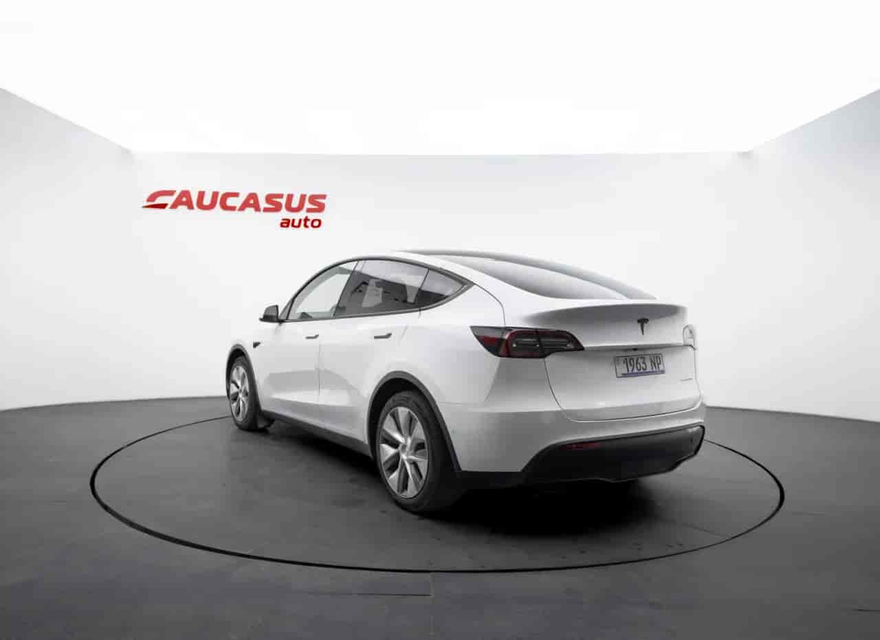 TESLA Model Y - 6