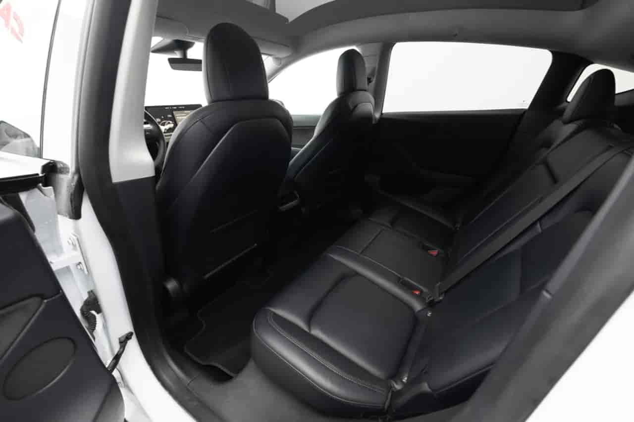 TESLA Model Y - 8
