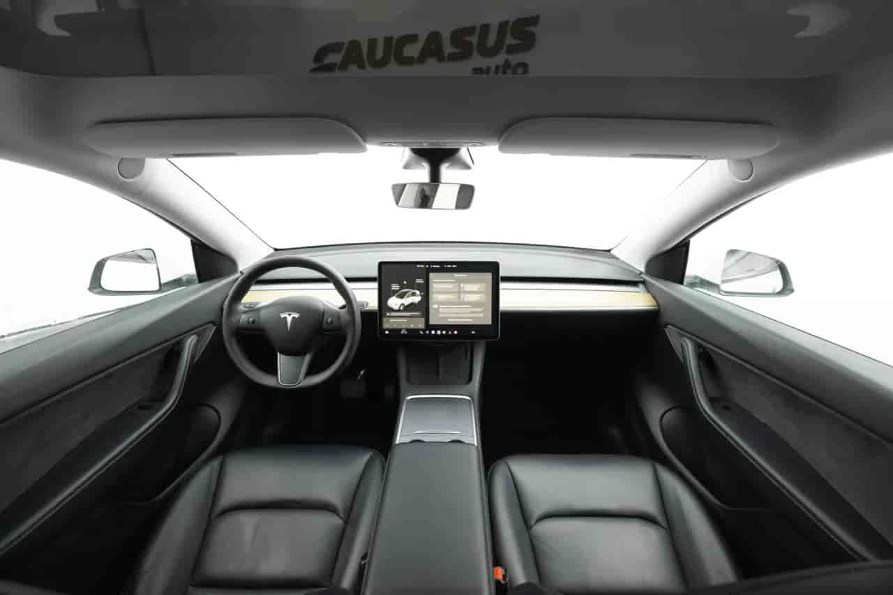 TESLA Model Y - 9
