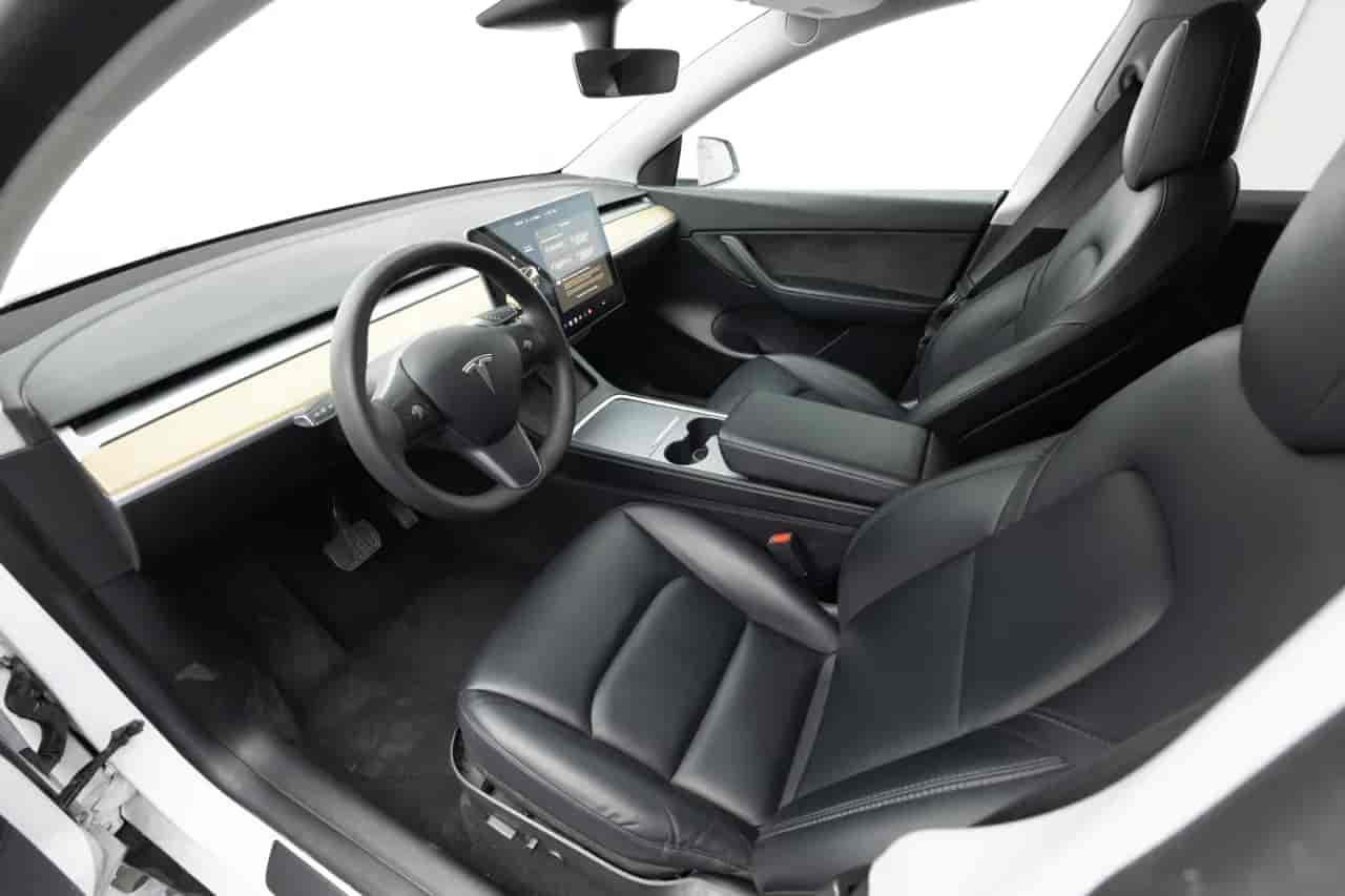 TESLA Model Y - 10