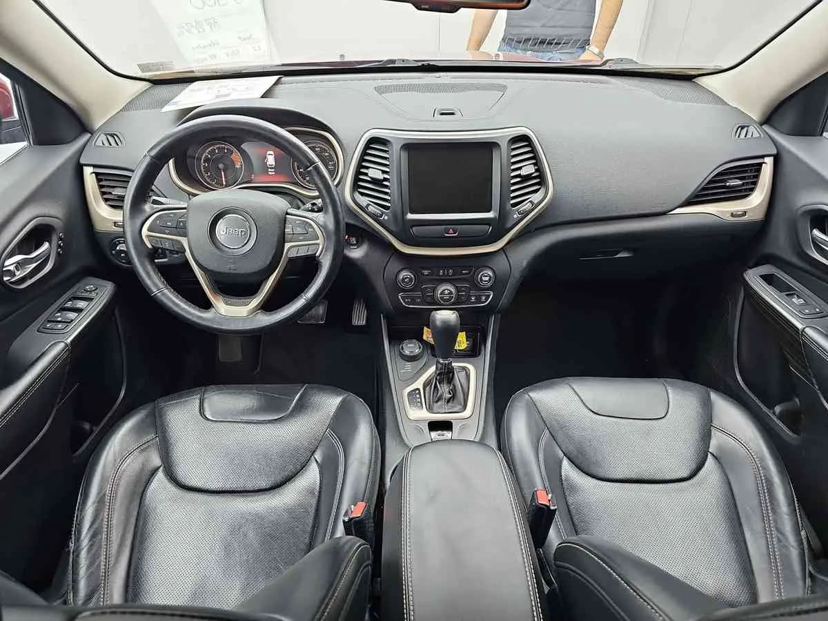 JEEP Cherokee - 8