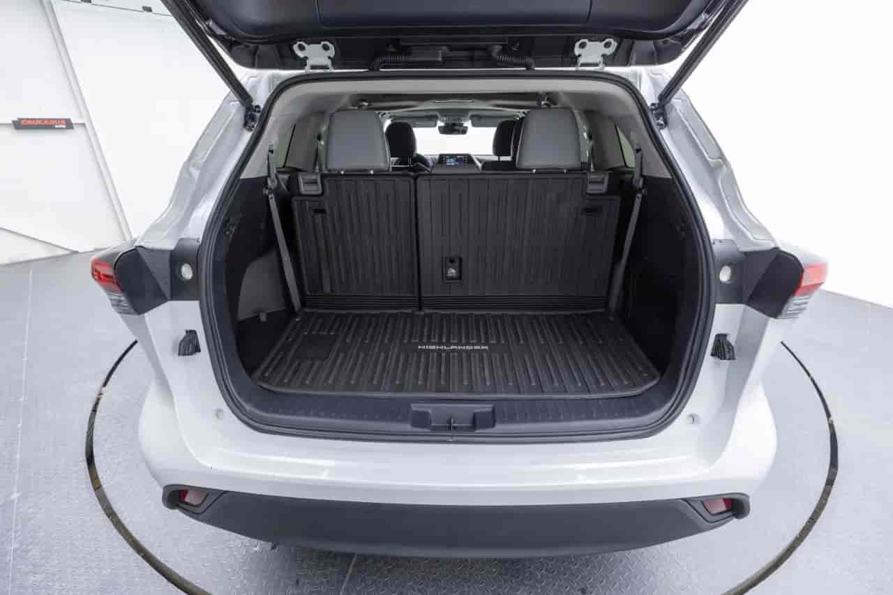 TOYOTA Highlander - 7