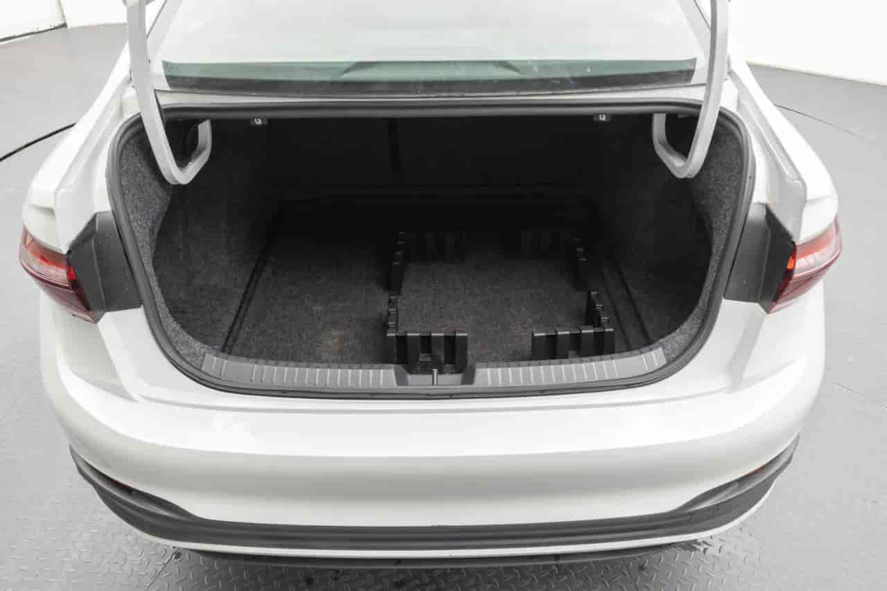 VOLKSWAGEN Jetta - 7