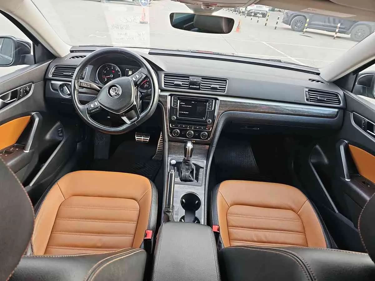 VOLKSWAGEN Passat - 9