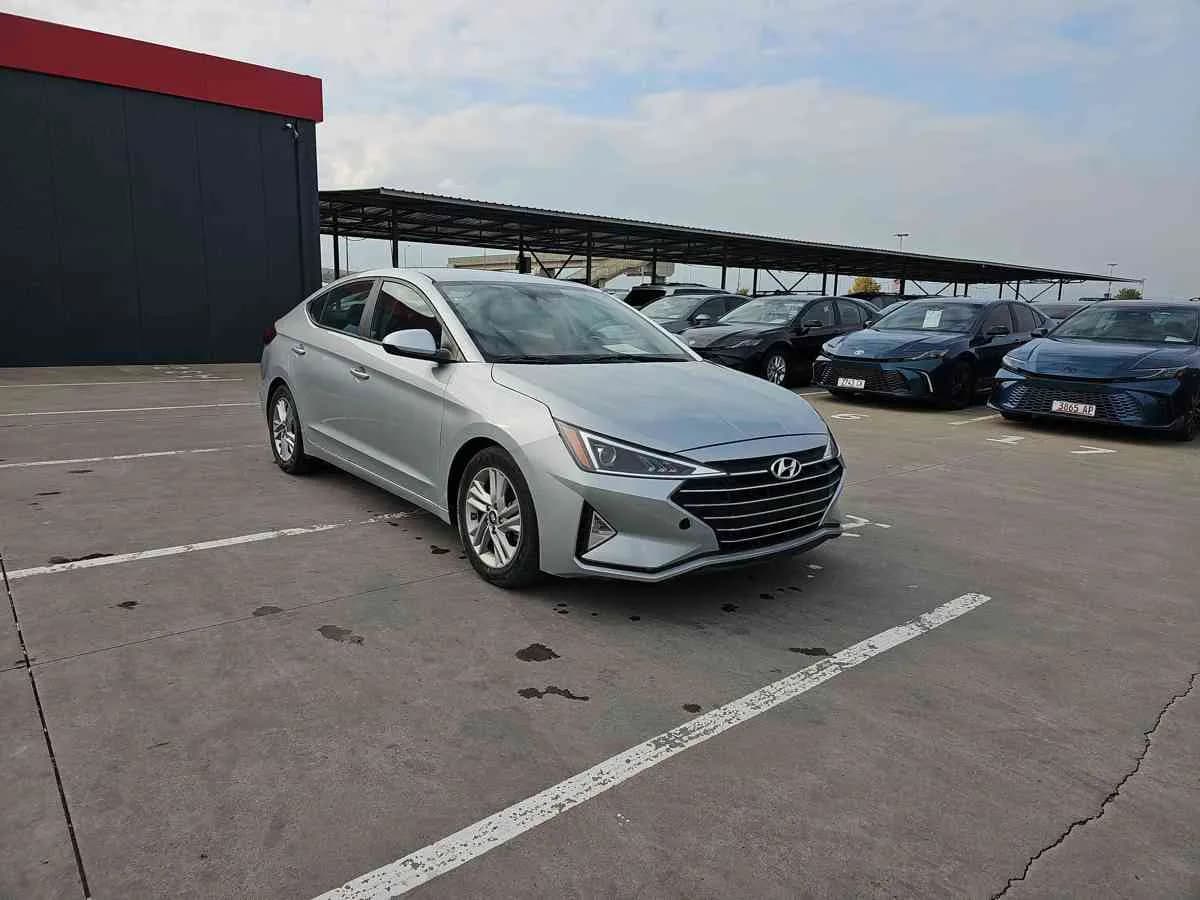 HYUNDAI Elantra - 3