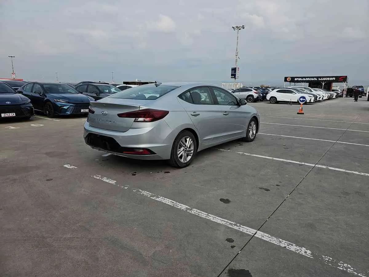 HYUNDAI Elantra - 4