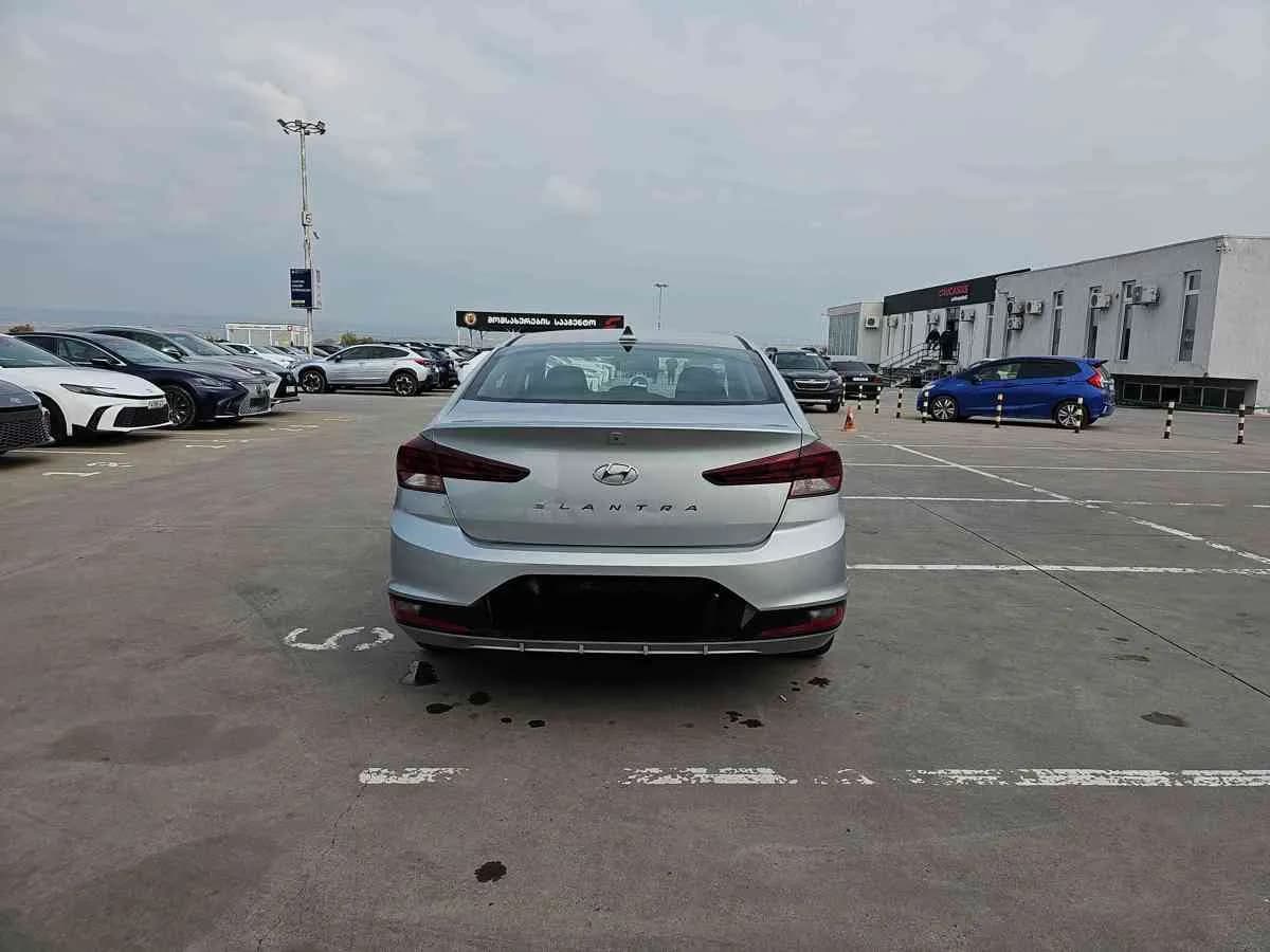 HYUNDAI Elantra - 5