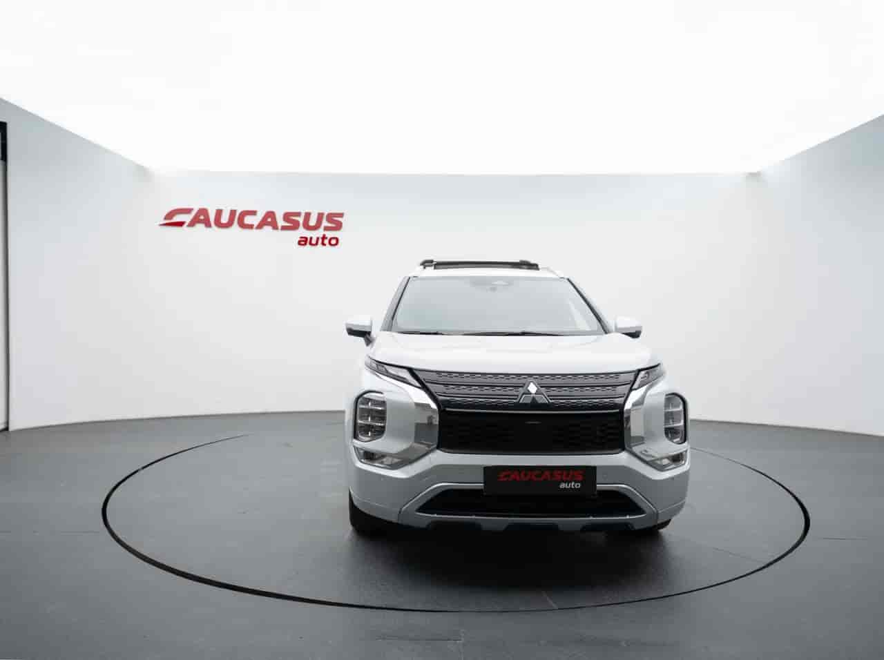 MITSUBISHI Outlander - 2