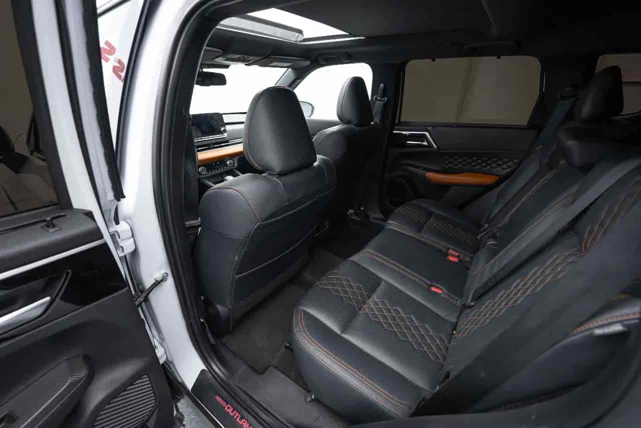 MITSUBISHI Outlander - 8