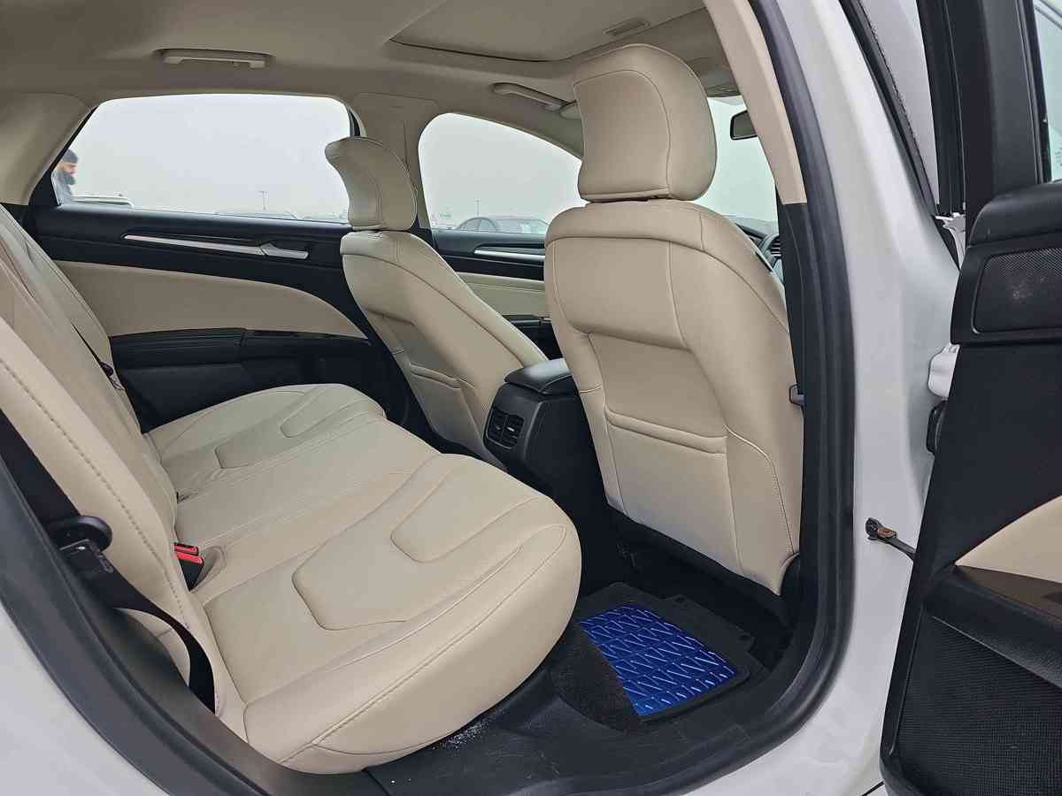 FORD Fusion - 5