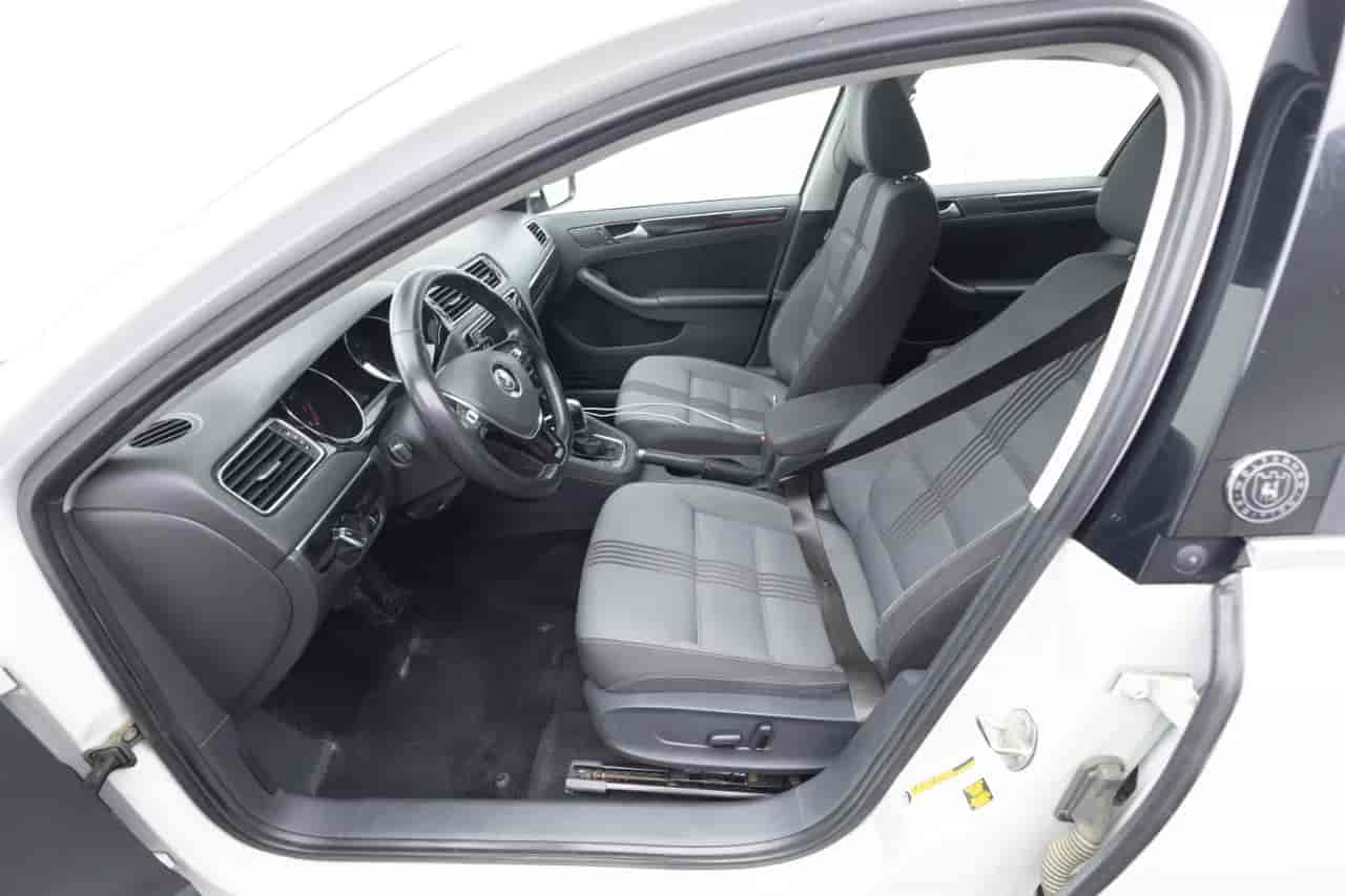 VOLKSWAGEN Jetta - 10