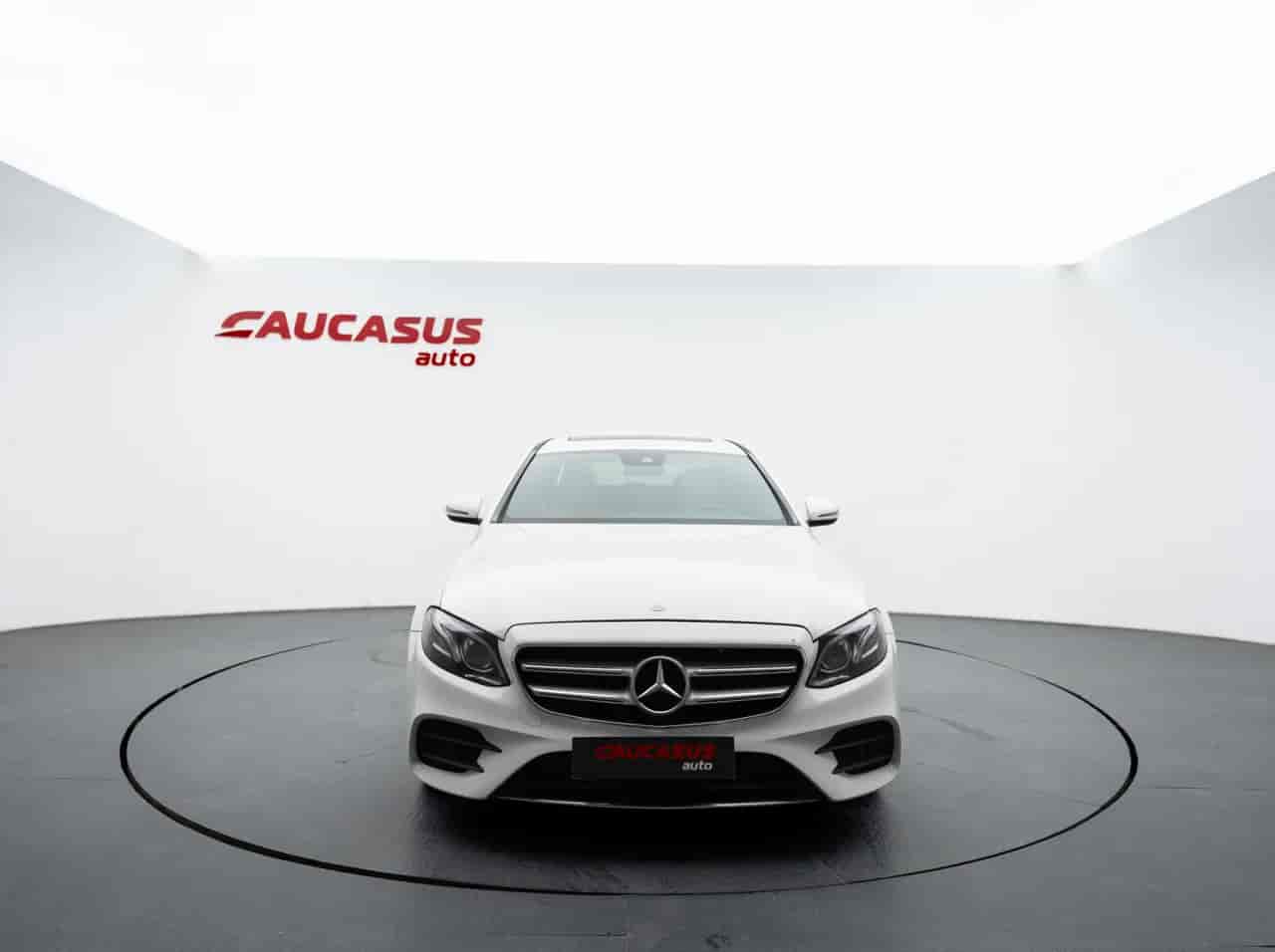 MERCEDES-BENZ E-Class - 2