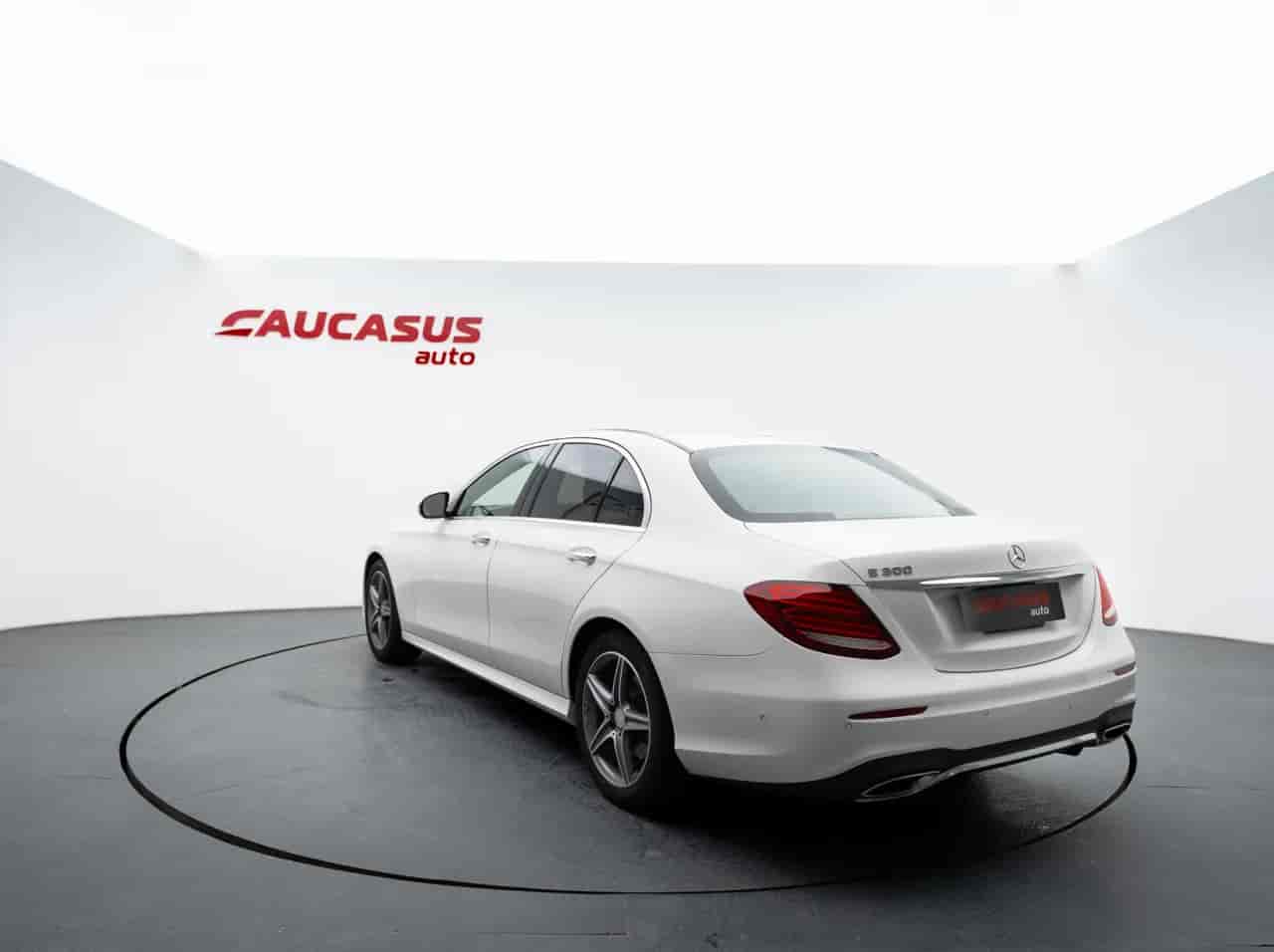 MERCEDES-BENZ E-Class - 6