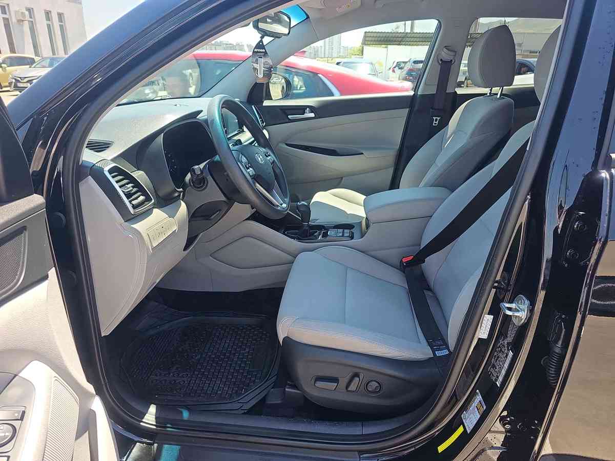 HYUNDAI Tucson - 9