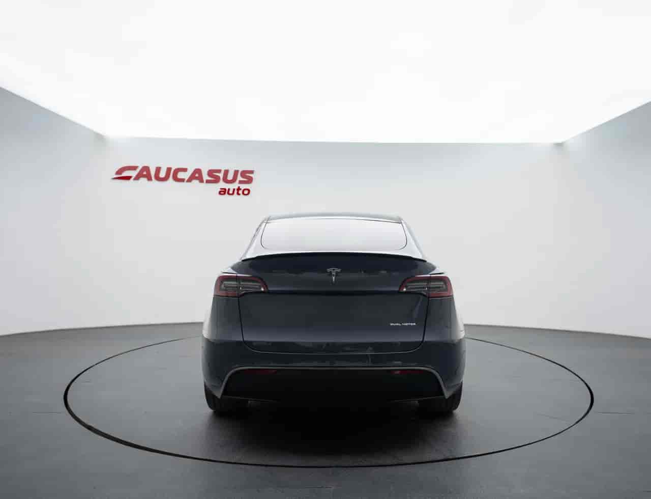 TESLA Model Y - 5
