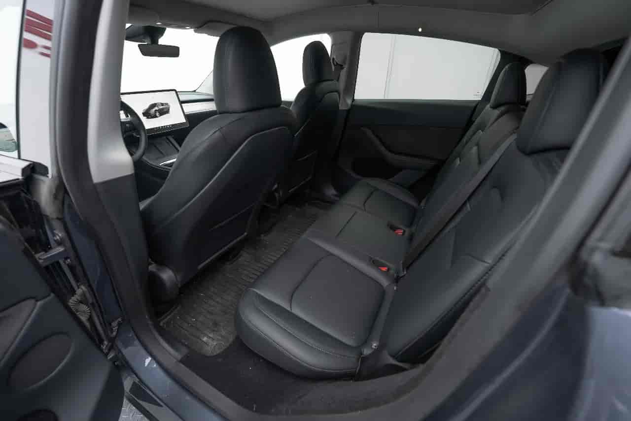 TESLA Model Y - 8